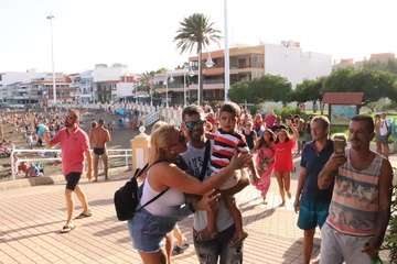 Un pasacalles anima a Melenara a vivir sus fiestas (Foto Briand Rodríguez)